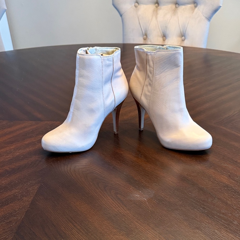 Nine West Ivory Leather Stiletto Ankle Booties NWT Size 7.5 Zip Heel Boots - Picture 8 of 13